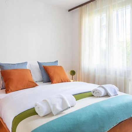 2Bdr Apartment With Balcony Near Maksimir Zagreb Eksteriør billede